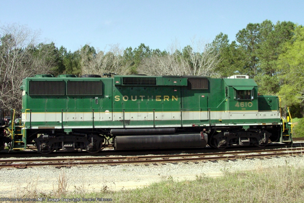 Southern Railwcy (Norfolk Southern) GP59 #4610 builds G99's train 